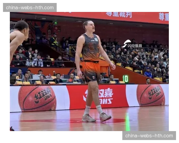 山东高速重新注册伤愈复出的克里斯，救火外援斯蒂尔被裁